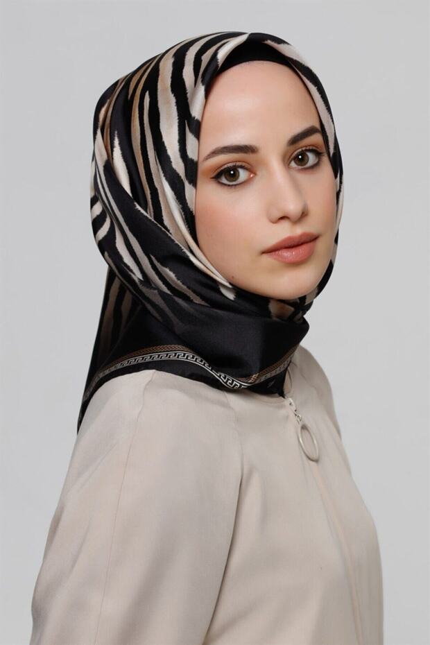 وشاح حريري أسود نسائي