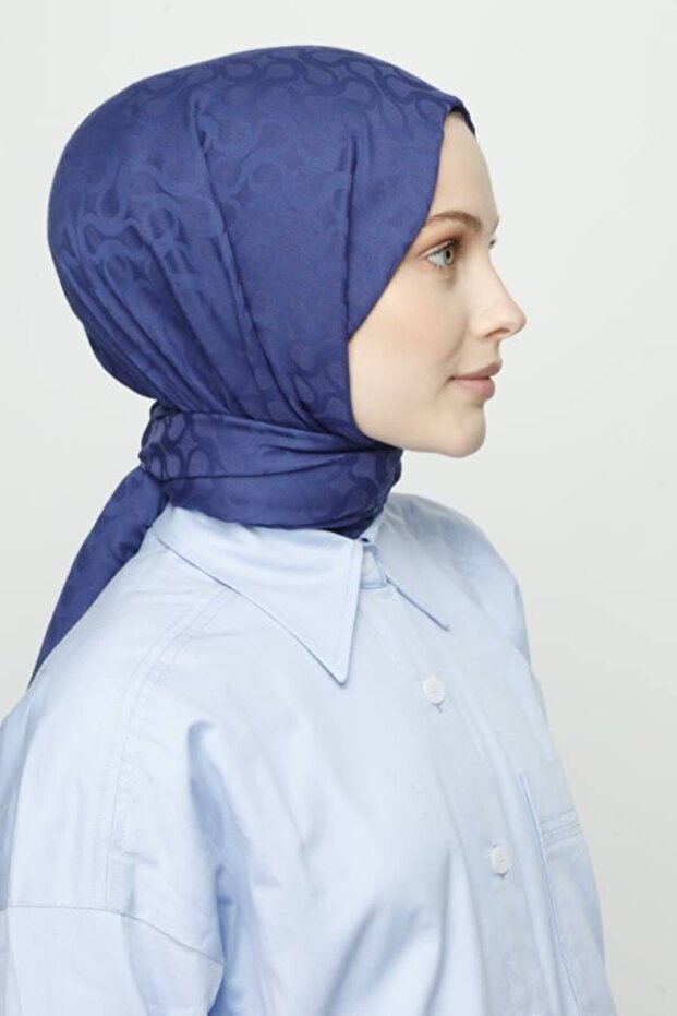 Dark Denim Bloom Pattern Shawl - 5