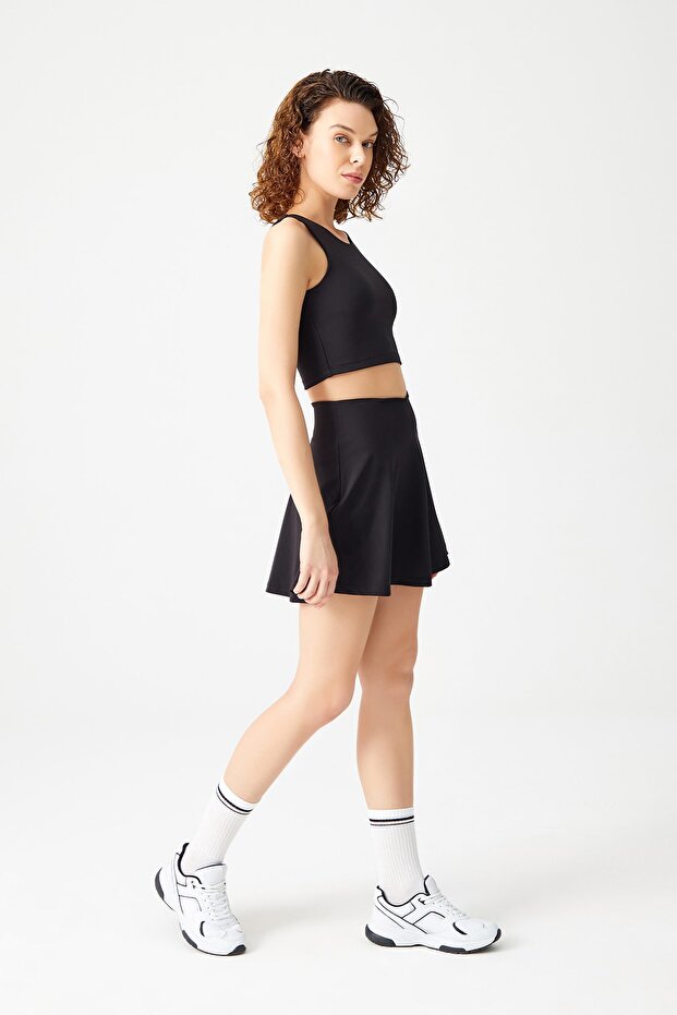 Czarny top z biustonoszem i dekoltem wiązanym na szyi - 3