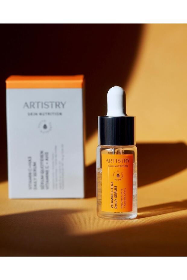 Vitamin C+ha3 Daily Face Serum with Renewed and Bright Skin Effect in Disposable
