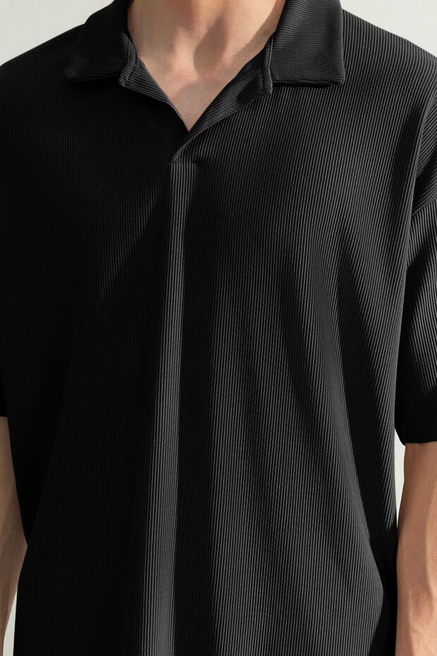 Siyah Oversize/Geniş Kesim Dokulu Kırışmaz Ottoman Polo Yaka T-Shirt TMNSS23PO00020 - 4