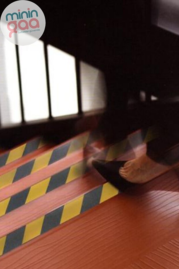 Non-Leaving Traces Anti Slip Wet Floor And Stairs Anti-Slip Tape For Bathroom Kitchen And Slippery Surfaces