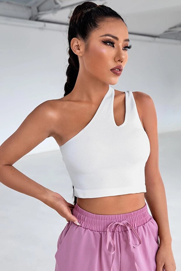 Kadın Beyaz Tek Omuz Cut Out Detaylı Şık Crop Top Bluz - 4