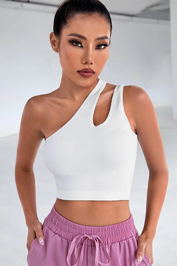 Kadın Beyaz Tek Omuz Cut Out Detaylı Şık Crop Top Bluz - 3