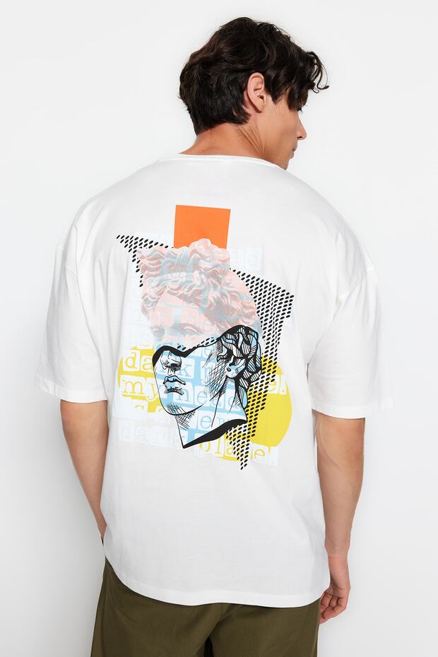 Ecru Unisex Oversize/Wide Fit Artistic Back Printed Knitted T-Shirt TMNSS23TS00151
