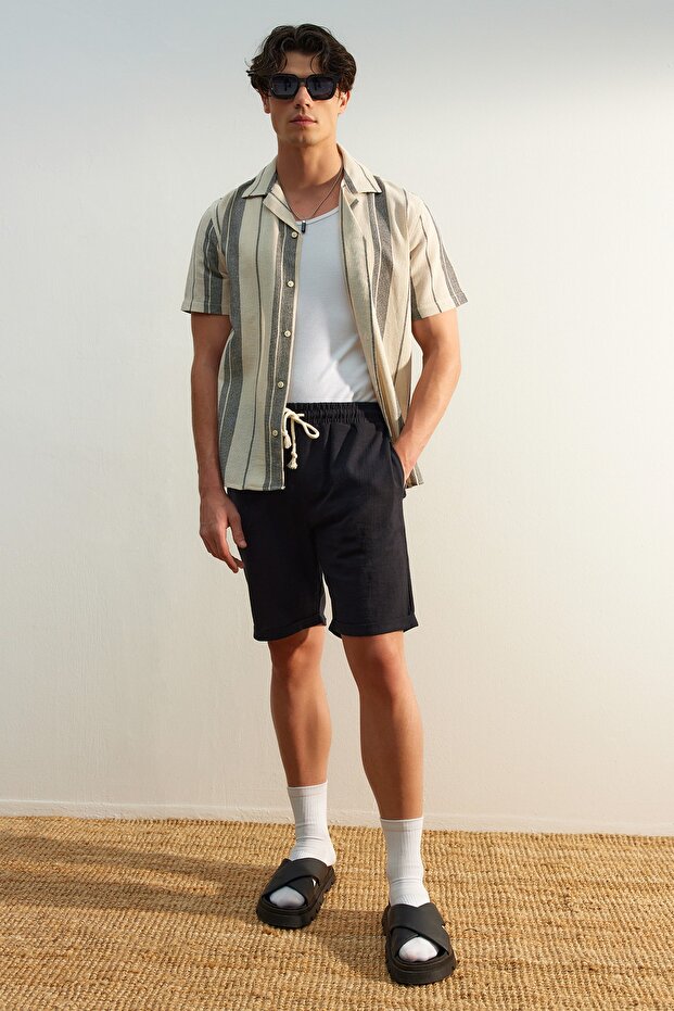 Siyah Normal Kesim/Regular Fit %100 Pamuk Keten Görünümlü Şort TMNSS23SR00030 - 1