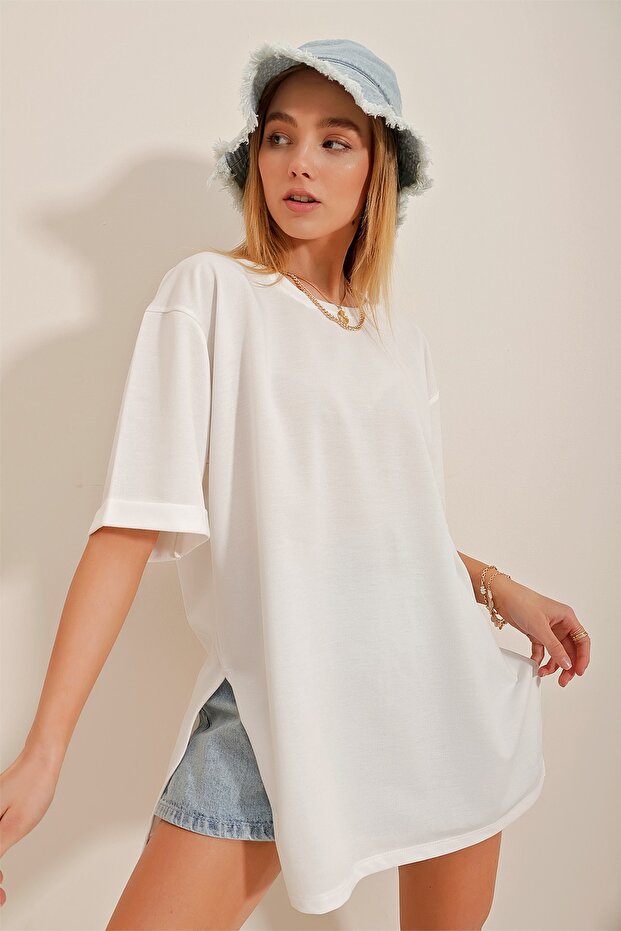 Women's White Crew Neck Double Sleeve Two Thread Side Slit Oversize T-Shirt ALC-X7871