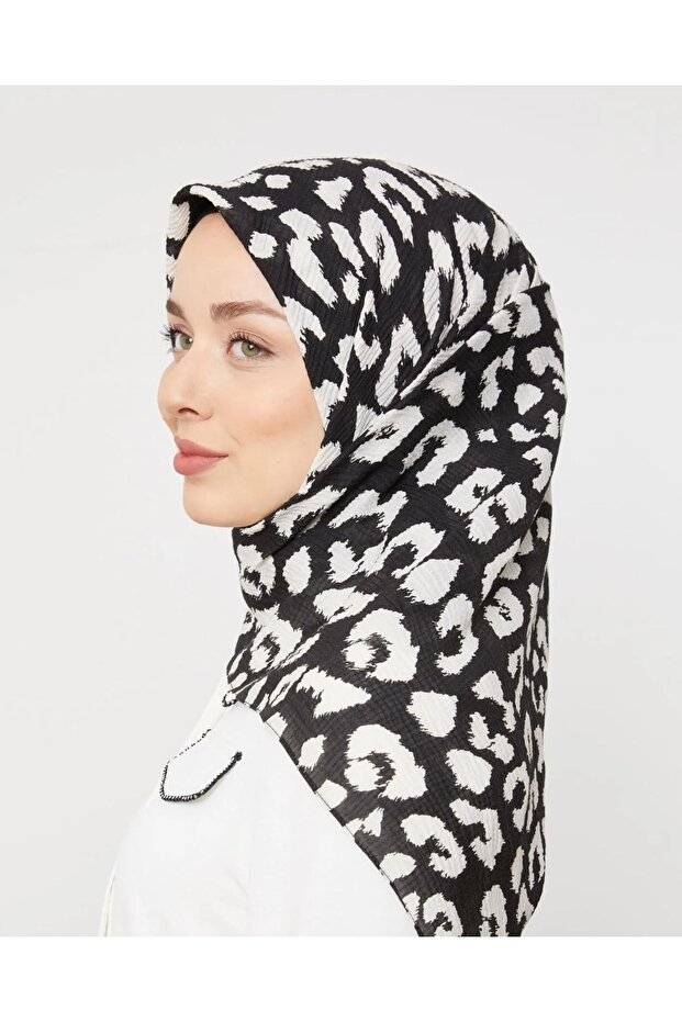وشاح ميو منقوش