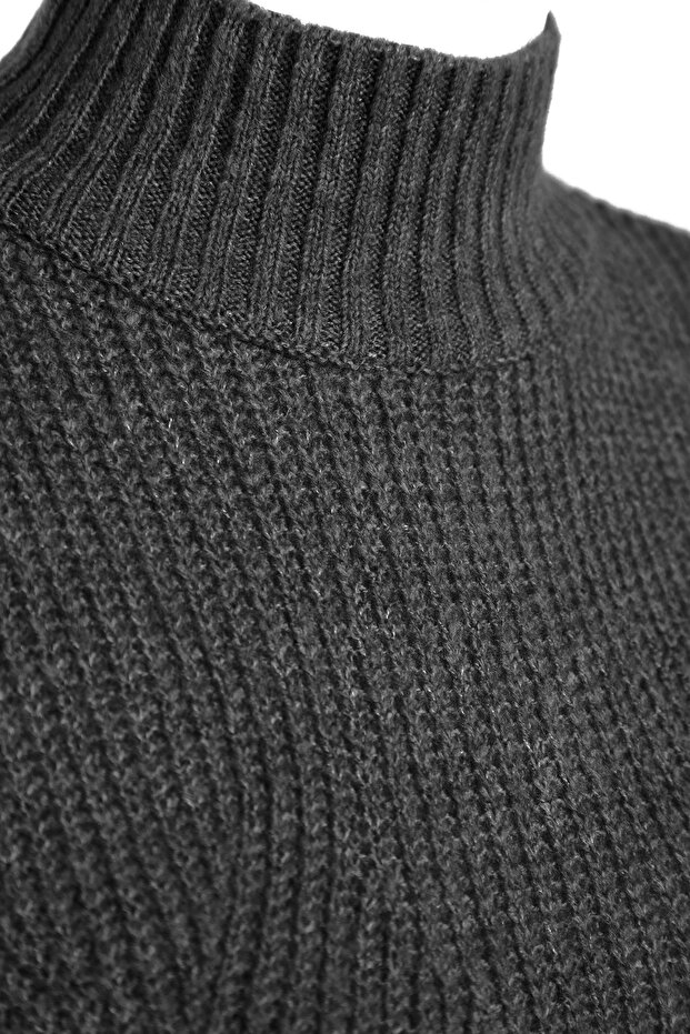 Anthrazitfarbener, weich strukturierter Basic-Strickpullover TWOAW22KZ0474 - 8
