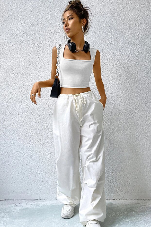 Kadın Beyaz Kare Yaka Kalınlaşan Omuz Detaylı Crop Top Bluz - 4