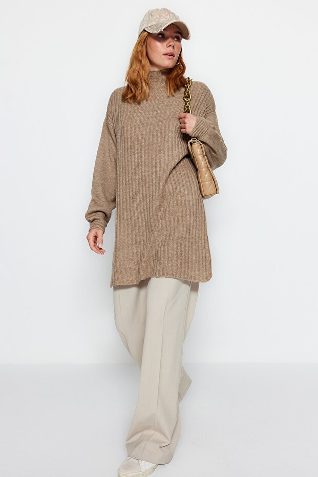 Nerzfarbener Cord-Strickpullover mit hohem Kragen TCTAW24AK00013 - 5