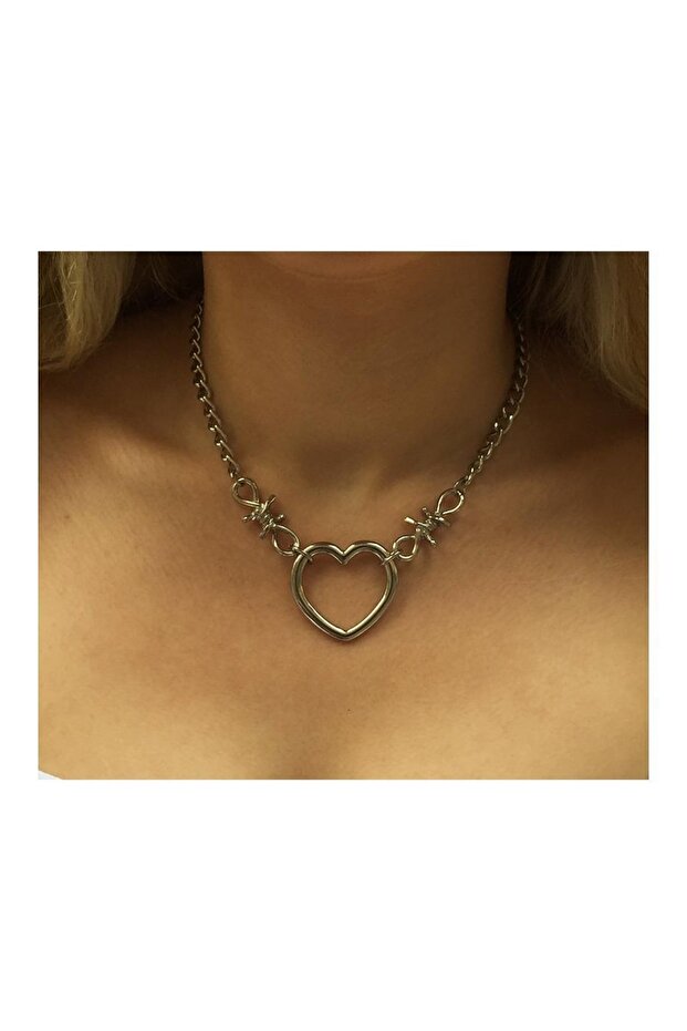 Thorny Chain And Heart Necklace