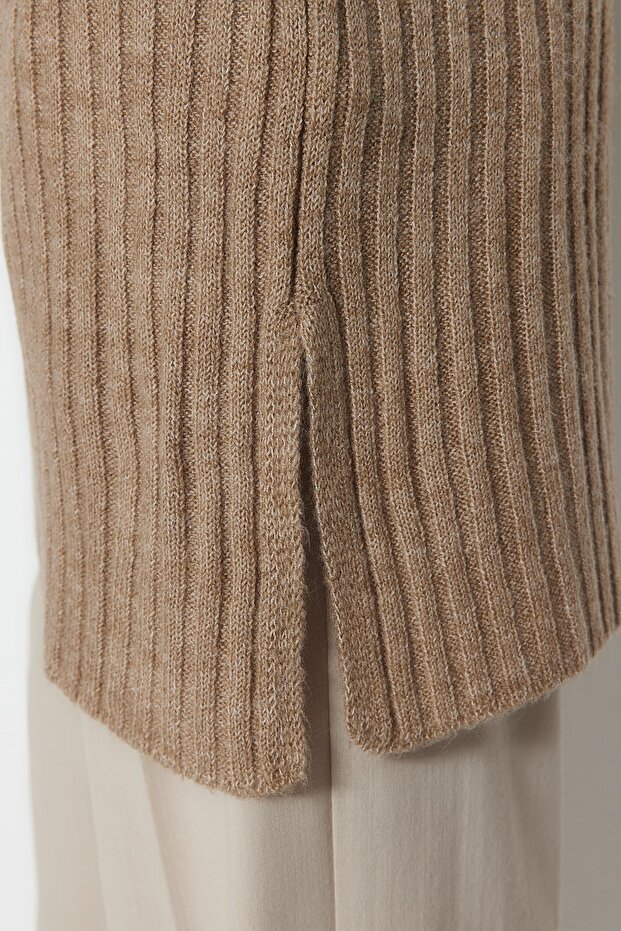 Nerzfarbener Cord-Strickpullover mit hohem Kragen TCTAW24AK00013 - 7