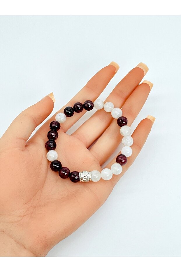 Certified Moon Stone & Lal Garnet Natural Stone Special Design Bracelet 8 mm