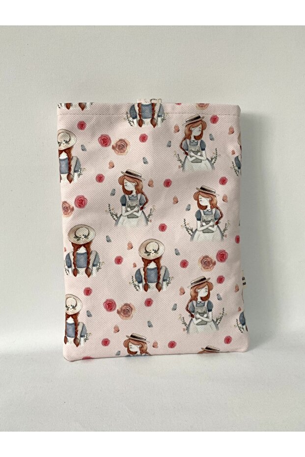 أمي مع حافظة كتاب منقوشة - 2