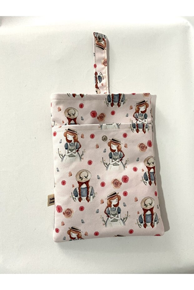 أمي مع حافظة كتاب منقوشة - 3