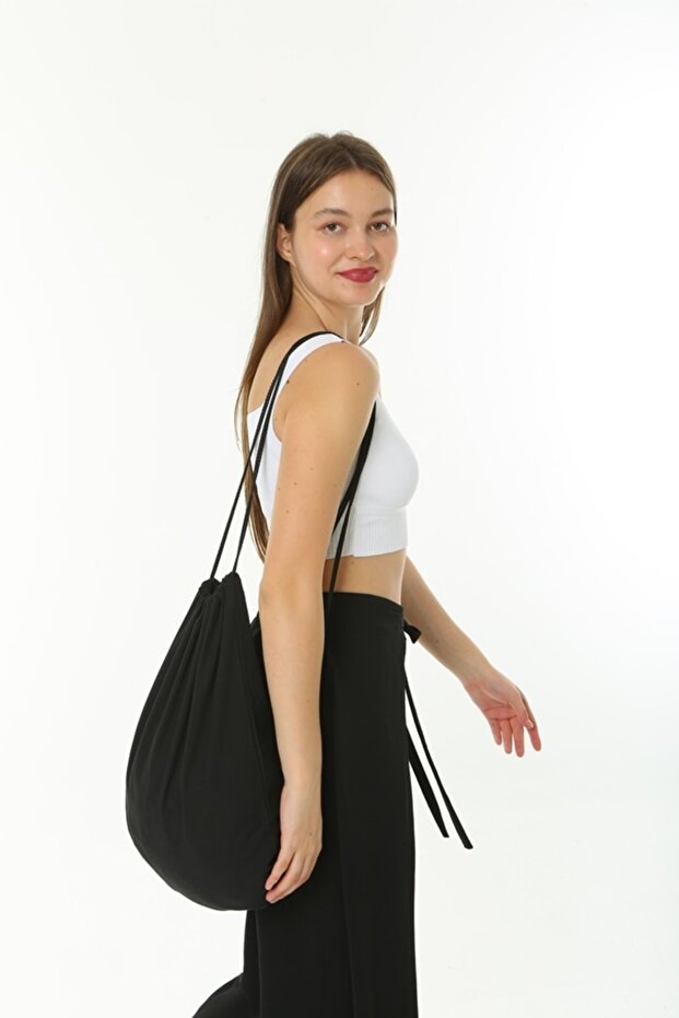 حقيبة ظهر برباط باللون الأسود - 4