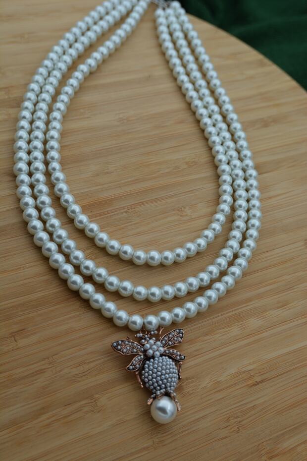 Women's Necklace with Pearls and Zircon Stone Bee Figure