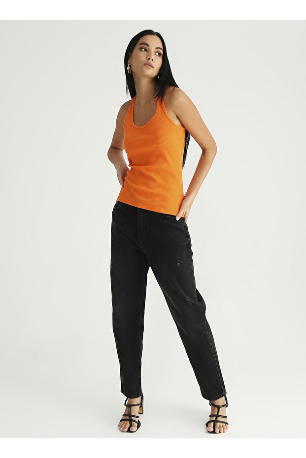 Turuncu Kadın Atlet - 3