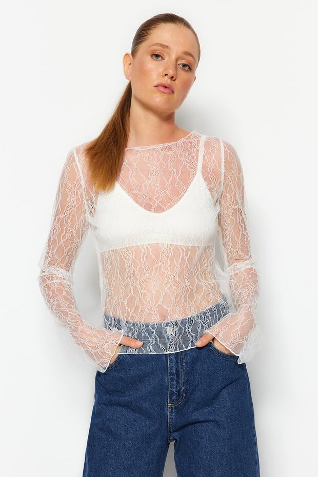 Beyaz Regular Fit Kayık Yaka Dantel Esnek Örme Bluz TWOSS23BZ00795 - 5