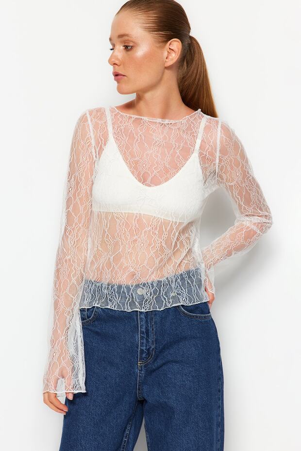 Beyaz Regular Fit Kayık Yaka Dantel Esnek Örme Bluz TWOSS23BZ00795 - 7