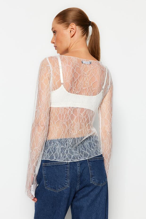 Beyaz Regular Fit Kayık Yaka Dantel Esnek Örme Bluz TWOSS23BZ00795 - 9