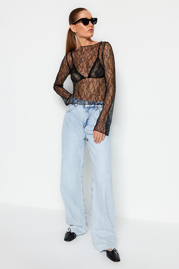 Černá regular fit halenka s lodičkovým výstřihem a krajkovým pružným pletením TWOSS23BZ00795 - 4