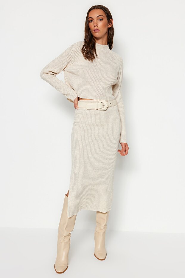 Beżowy dzianinowy krótki top i ołówkowa spódnica - Twoaw23Au00170 - 1