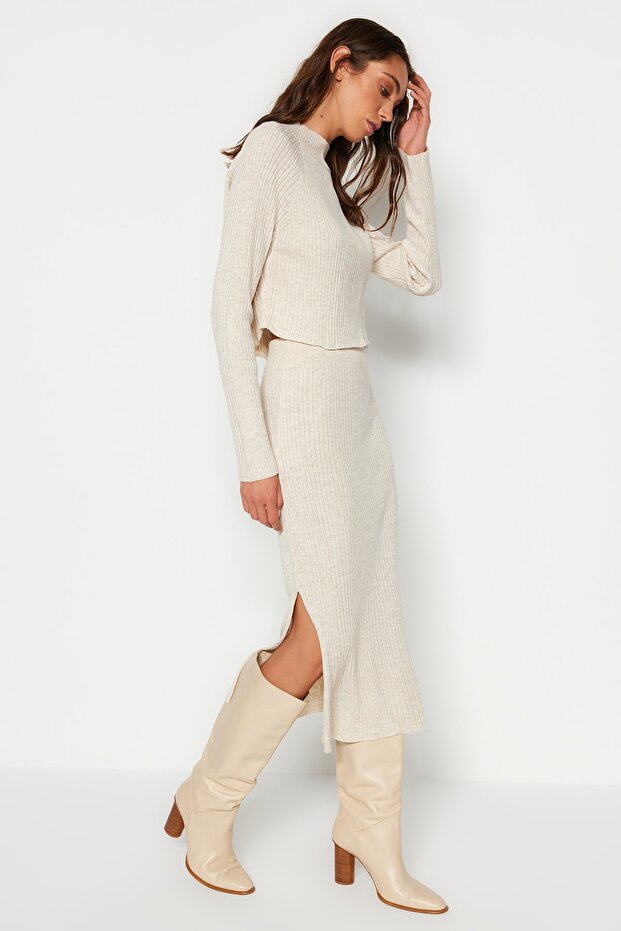 Beżowy dzianinowy krótki top i ołówkowa spódnica - Twoaw23Au00170 - 2