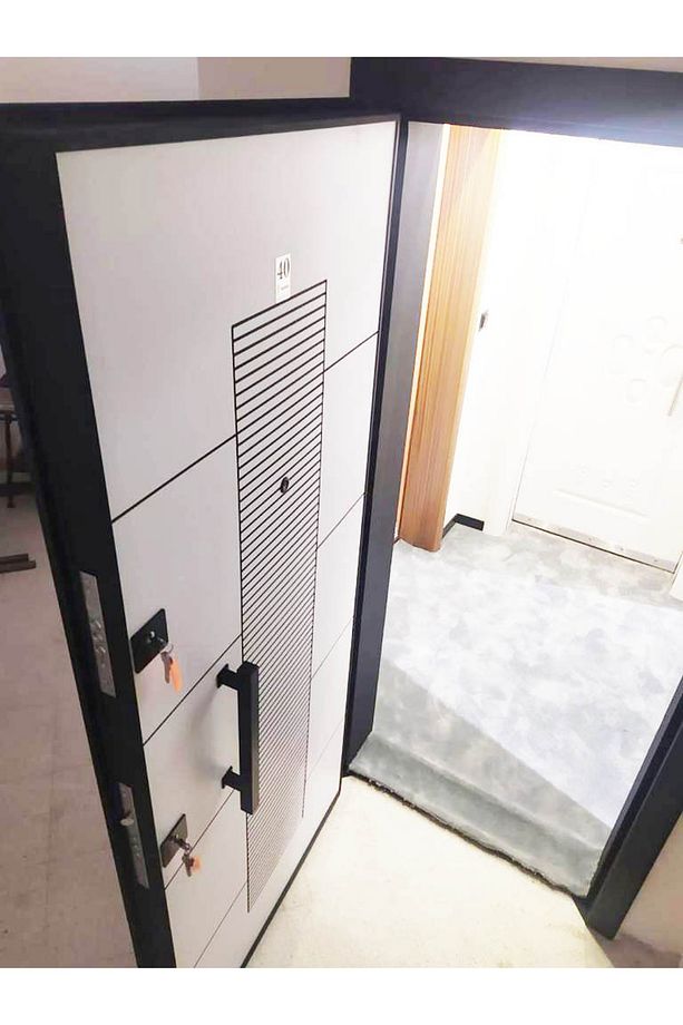 Çelik Kapı, Tırnaklı Çelik Kapı, Düz Model Kapı, Beyaz Renk Antrasit Desenli Çelik Kapı Sağ Açılım - 5