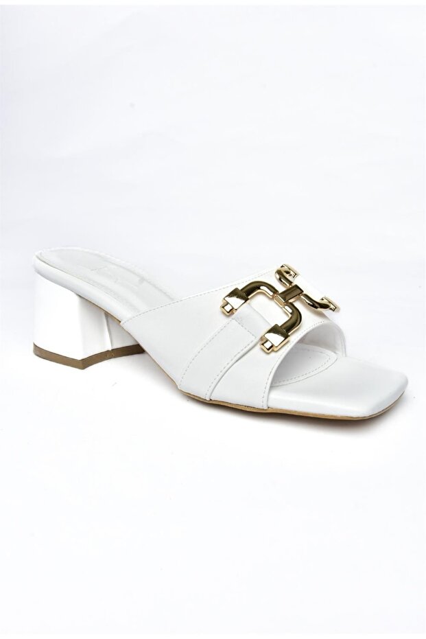 P590131409 Dámské pantofle s bílou sponou na silném podpatku - 5