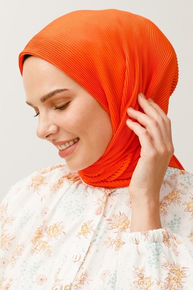 وشاح برتقالي بطيات نيون
