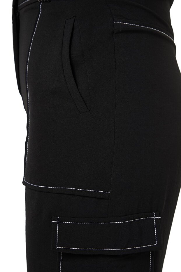 Siyah Kargo Geniş Paça Kontrast Dikiş Detaylı Dokuma Pantolon TWOSS21PL0288 - 8
