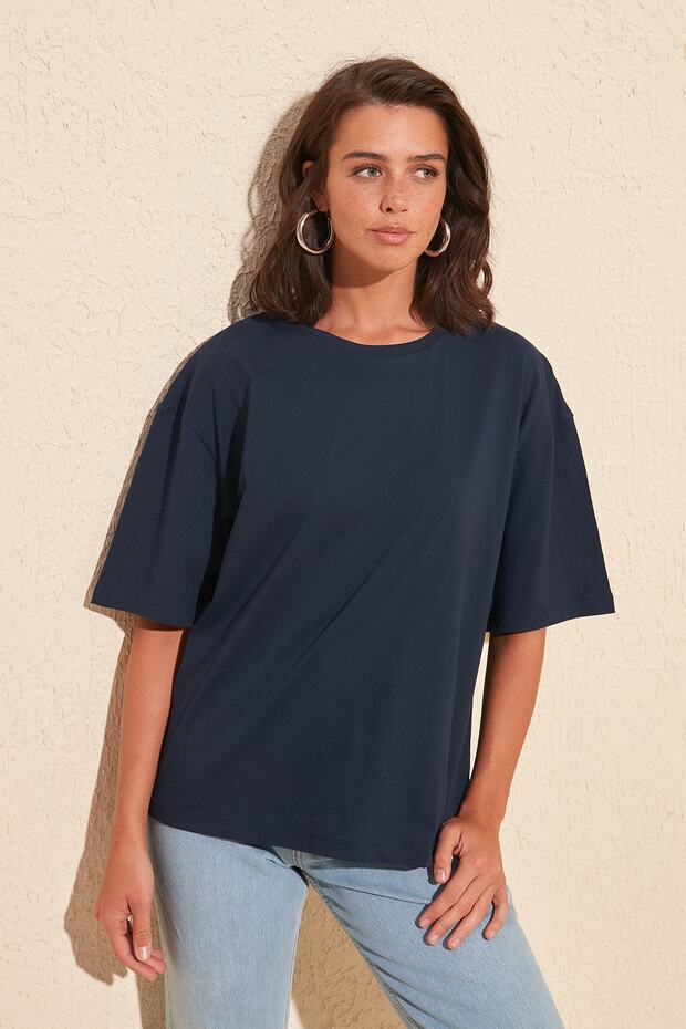 Lacivert %100 Pamuk Sırt Nakışlı Relaxed/Geniş Rahat Kesim Bisiklet Yaka Örme T-Shirt TWOSS20TS0121 - 11