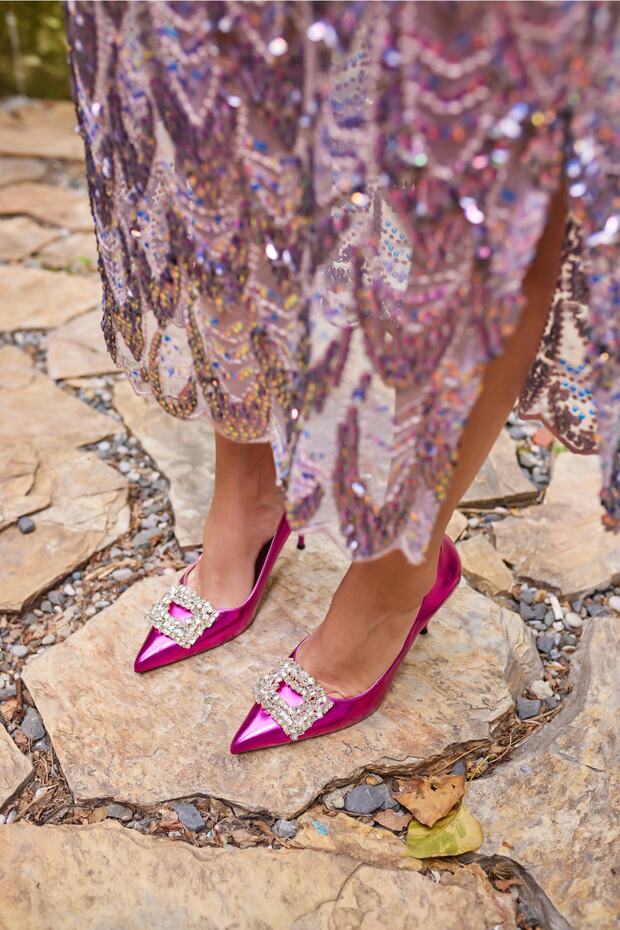 ALAVA WOMEN'S FUSIA METALLIC STONE DETAIL STILETTO