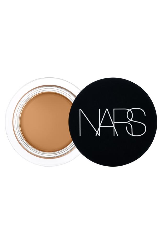 Soft Matte High Concealer Composed of Hyaluronic Acid and A, C and E Vitamins