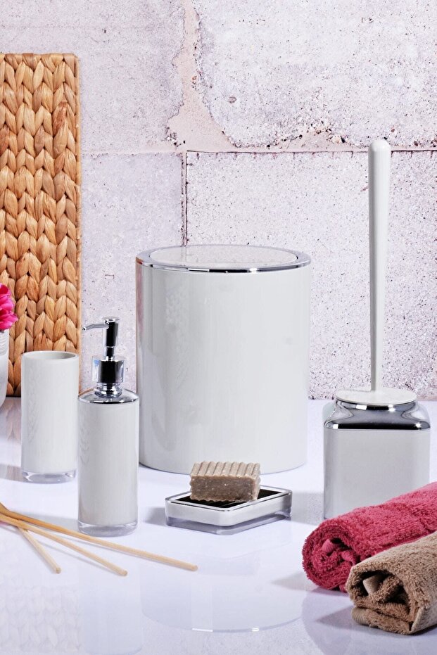 White Double Print Square 5-Piece Lossa Bathroom Set