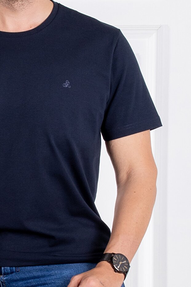 تي شيرت ذو رقبة مستديرة ونمط كلاسيكي باللون الأزرق الداكن - 3