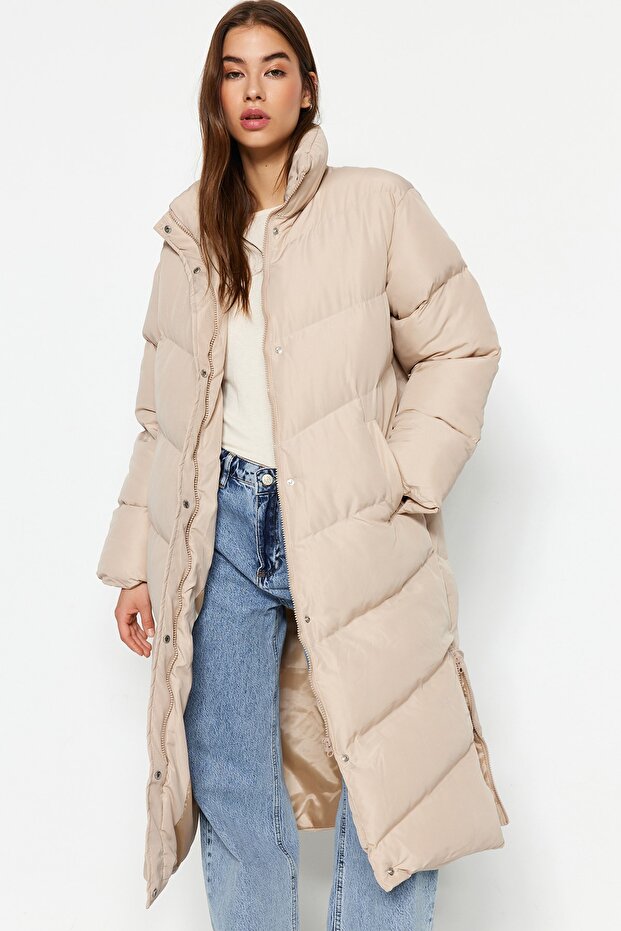 Wodoodporna, długa beżowa kurtka puchowa - detale zamka bocznego TWOAW24MO00049 - 1