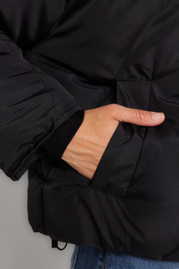 Siyah Oversize Kalıp Su İtici Şişme Kapitone Mont TWOAW24MO00146 - 4
