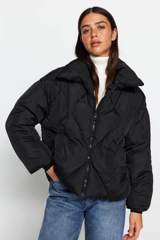 Siyah Oversize Kalıp Su İtici Şişme Kapitone Mont TWOAW24MO00146 - 1