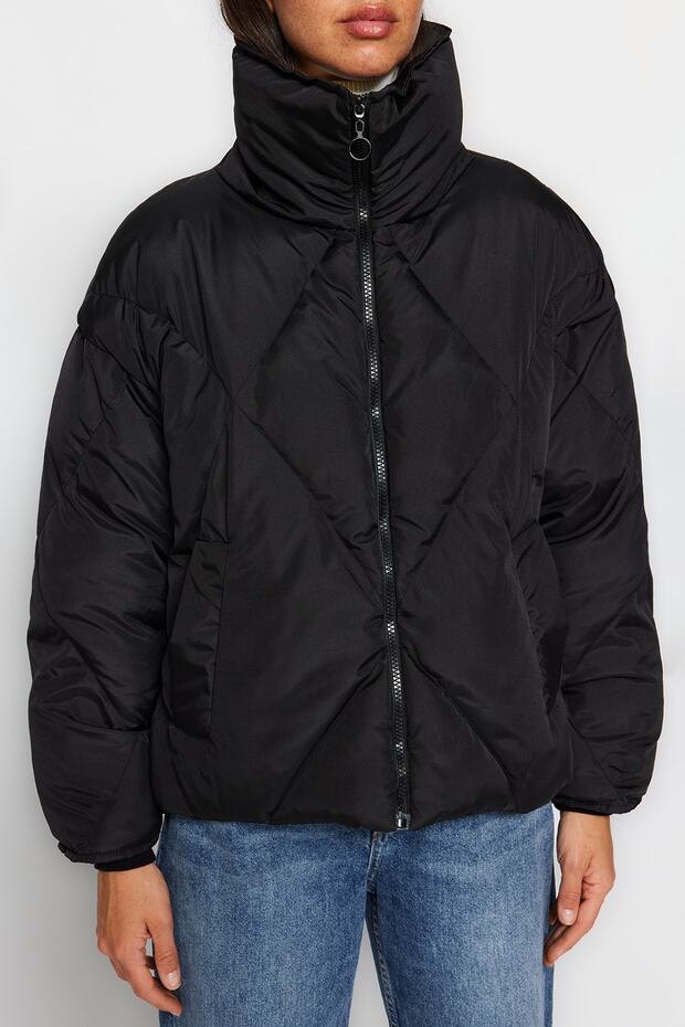 Siyah Oversize Kalıp Su İtici Şişme Kapitone Mont TWOAW24MO00146 - 2