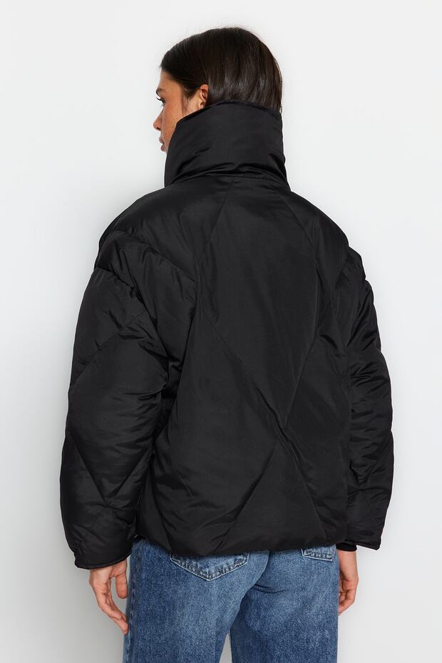 Siyah Oversize Kalıp Su İtici Şişme Kapitone Mont TWOAW24MO00146 - 5