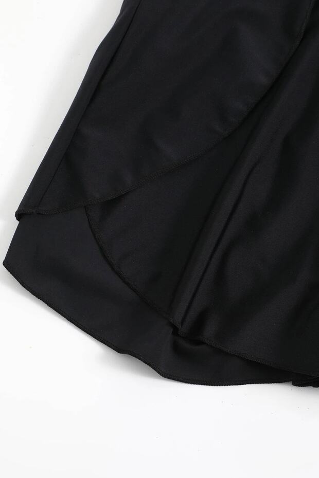 Kadın Siyah Yırtmaçlı Etek Görünümlü Şık Deniz Şortu - 8