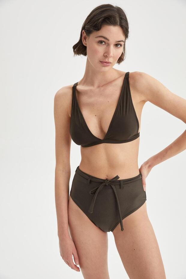 Kadın Siyah Kalın Askılı Üçgen Kaplı Bikini Üstü - 2