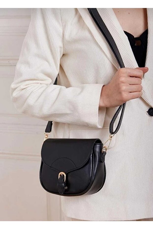 Single Compartment Adjustable Strap Bag - 2