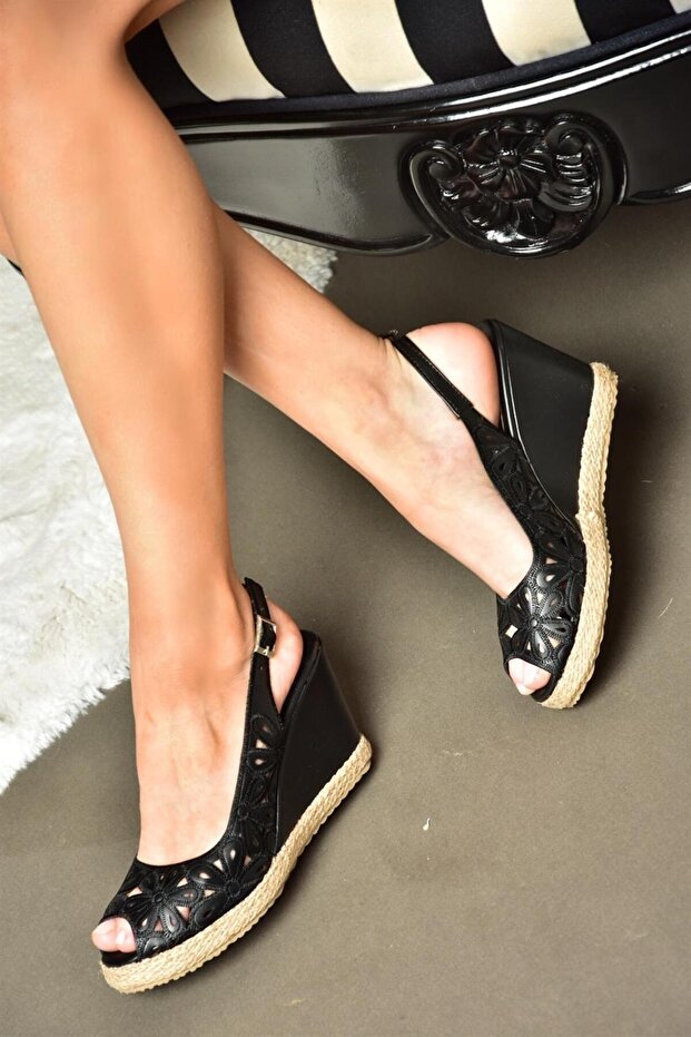 P241811809 Fekete éksarkú női cipő - 3