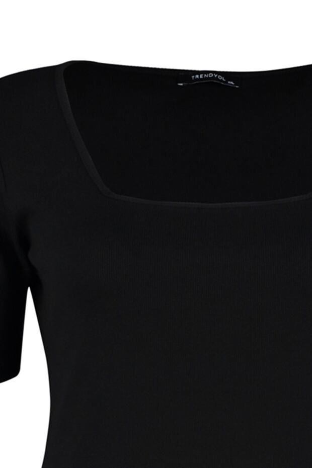 Siyah Fitted Kare Yaka Kaşkorse Örme Büyük Beden Basic T-Shirt TBBSS22BF0027 - 7