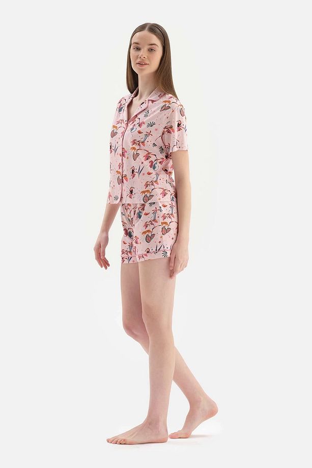 Açık Pembe Gömlek Yaka Tropikal Desenli Şortlu Örme Pijama Takımı - 3