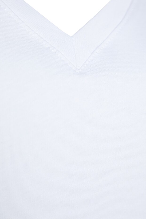 Beyaz Relaxed V Yaka Yırtmaçlı %100 Pamuk Örme T-Shirt TBBSS22BF0036 - 7